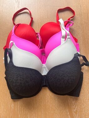Victoria's Secret | Bundle of Wear Everywhere T-Shirt Bras